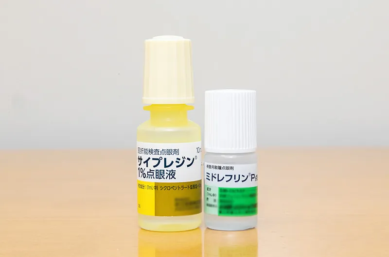 調節麻酔剤を使った屈折検査